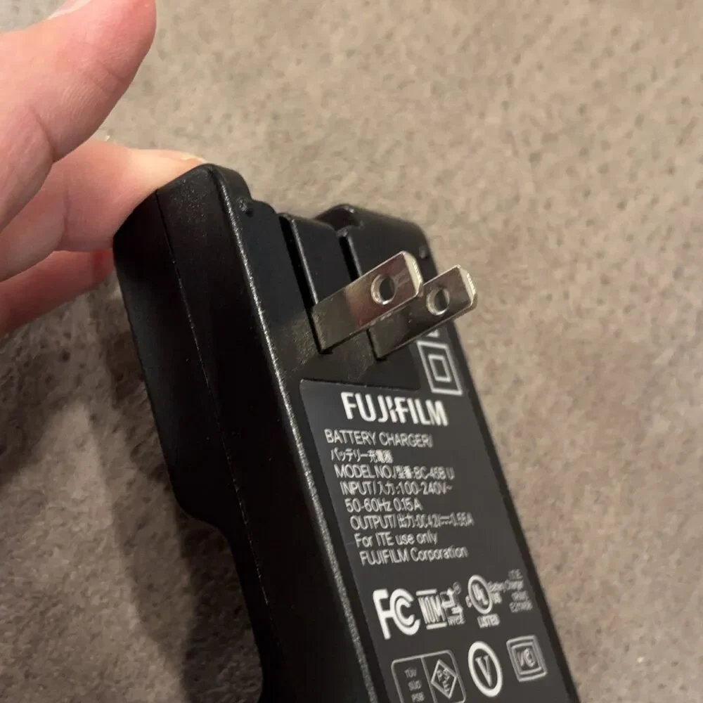 Fujifilm BC-45B Battery Charger Black Foldable Plug Camera original OEM ￼